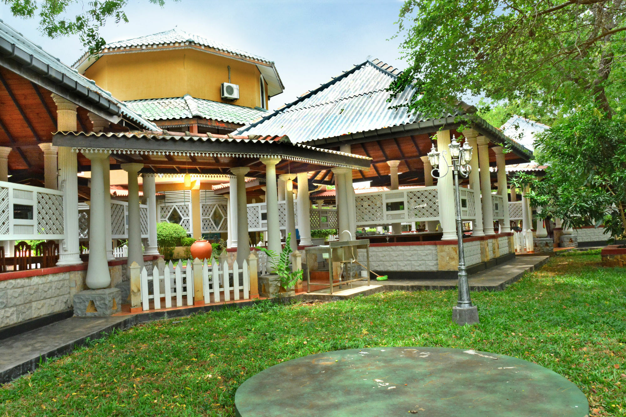Kodigahawewa Forest Resort Tissamaharama Exteriör bild